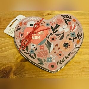 "I love you, Mom" Gift Card or Money Holder Heart Shape Tin Box